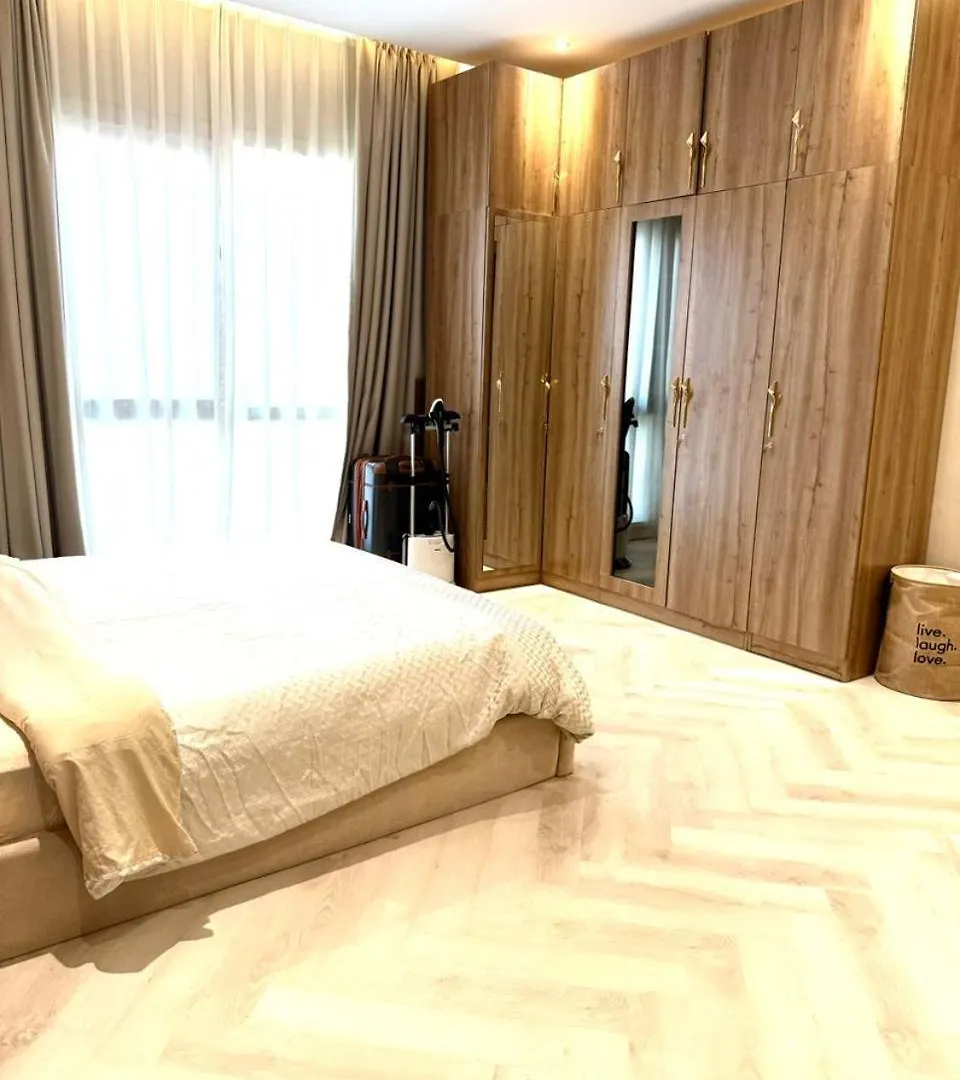 Cozy, Fully Fitted Smart Home Dubai 0*,